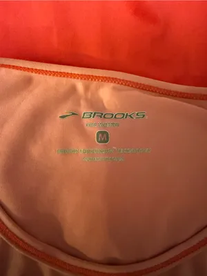 Like New Brooks Equilibrium Technology Women's Long Sleeve Athletic Top Pink thumbnail 3