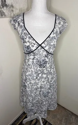 Ann Taylor LOFT Floral Midi Dress Black White V-Neck Cap Sleeve Empire Waist Size 6 Silk thumbnail 1