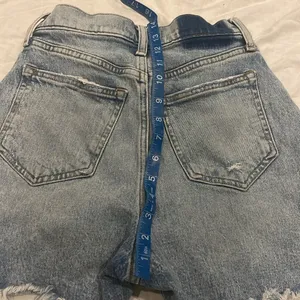 Abercrombie and Fitch- the Dad short high-rise in curve love thumbnail 8