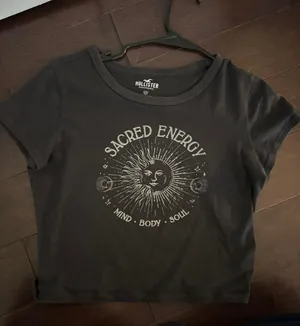 Hollister Tshirt thumbnail 1