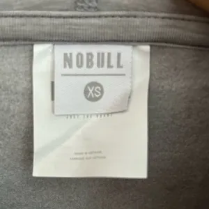 Nobull Light Gray Fleece Long Sleeve Logo Pullover Hoodie Sweatshirt Size XS NWT thumbnail 5