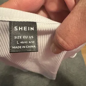 SHEIN Classic White Tank Top thumbnail 4