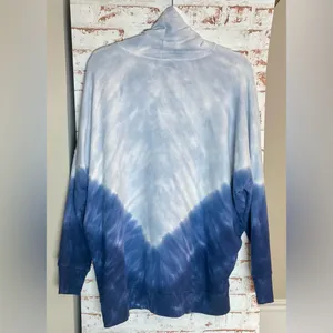 PINK Victoria's Secret Women’s Turtleneck Sweater - Blue and White thumbnail 3