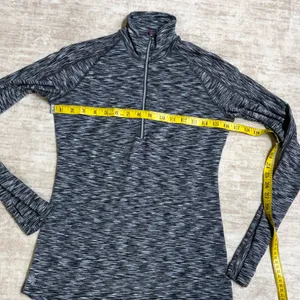 Athleta Women’s XXS Gray Long Sleeve Athletic Top Running Athleisure Pocket thumbnail 2