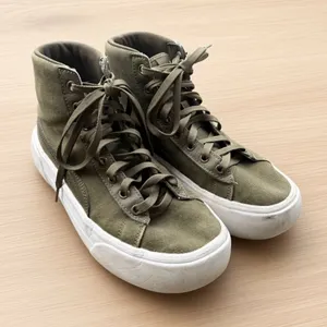 Puma Women’s Size 8 Olive Green High Top Platform Sneakers thumbnail 1