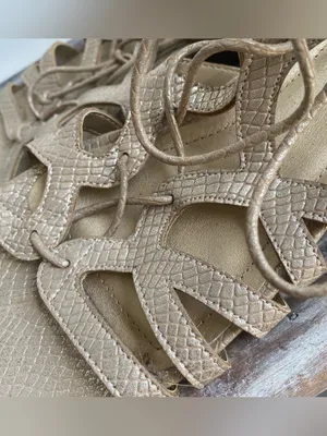 Kenneth Cole Reaction gold crackle texture gladiator sandals summer vacation 9 thumbnail 5