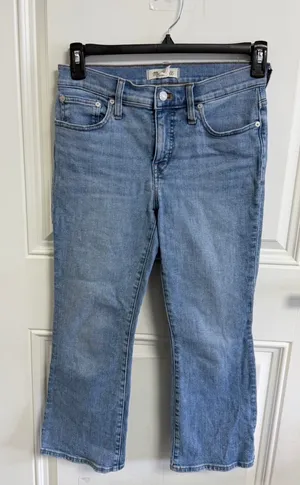 ✨ Madewell Mid-Rise Kick Out Jeans - Size 26P (Petite) ✨ thumbnail 4
