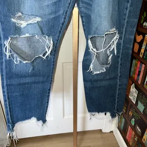 American Eagle Hi-Rise Girlfriend Distressed Jeans size 16 thumbnail 2