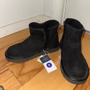 Women's May Suede Booties with Memory Foam Insole - Universal Thread™ Black Sz 6 thumbnail 4