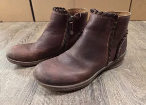 Comfortiva Align Bootie Zip Leather Weather Proof Ankle Boots Size 7.5M Brown thumbnail 1