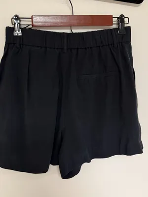 Zara High Waisted Pleated Black Shorts thumbnail 6