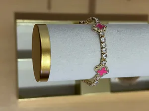 Beautiful pink bracelet thumbnail 2