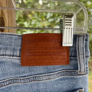 Lucky Brand Women's Sweet Mid Rise Straight Jeans Light Wash Size 4/27R thumbnail 5