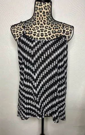 Maurices Black and White Brushstroke Tank thumbnail 1