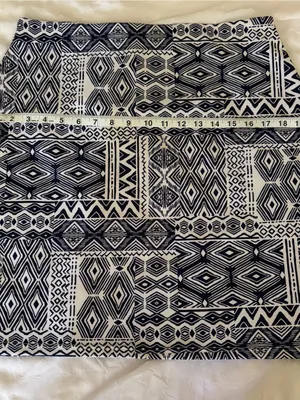 Like New pencil skirt in navy and white geometric print | size L thumbnail 4