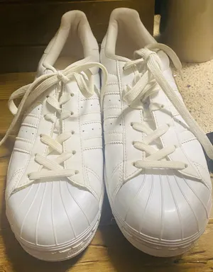 Adidas super star shell toe sneakers white size 7 *** please notice 1 shoe missing emblem inside*** thumbnail 1