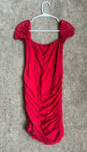 Lucy in the Sky Ruched Bodycon Dress in Red thumbnail 3