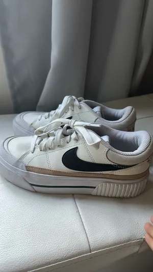 Nike Sneakers thumbnail 2