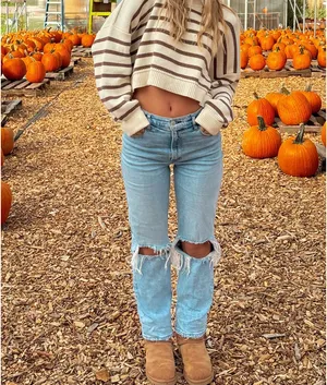Abercrombie Curve Love 90s Straight Leg Jeans thumbnail 4
