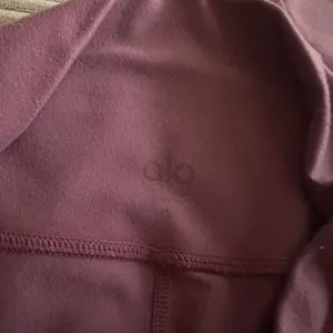 Alo Yoga Leggings thumbnail 4