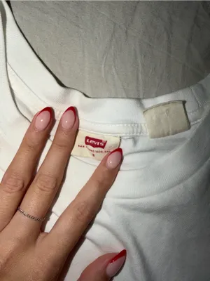 Levi's White T-Shirt with Red Logo thumbnail 2
