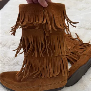MINNETONKA Brown Suede Three Layer Fringe Boots, Size 9 thumbnail 3