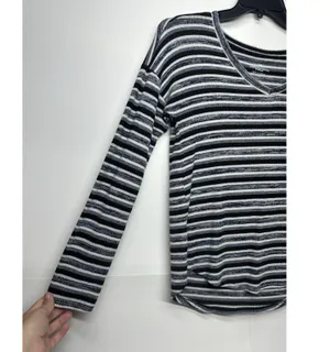 American Eagle Outfitters Soft & Sexy Plush V-Neck Striped Shirt Women's Medium￼ thumbnail 2
