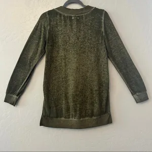 ⭐️Abound green vintage looking high low long sleeve vneck sweater size XS thumbnail 10