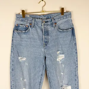 Levi’s Premium 501 Straight Leg Rigid Denim 100% Cotton Distressed Jeans Size 27 thumbnail 2