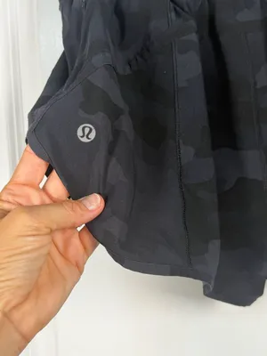Lululemon Hotty Hot High-Rise Short 4" in Heritage 365 Camo Deep Coal Multi Blac thumbnail 5