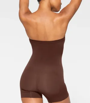 SKIMS Strapless Sculpting Shortie Bodysuit XS thumbnail 4