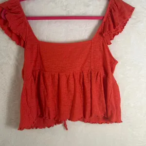 American Eagle coral tie front crop‎ top Size M thumbnail 4