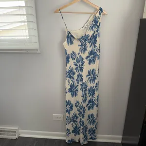 Reformation Large Chandelier Floral Midi Dress Celestia Blue Floral‎ Ivory thumbnail 2
