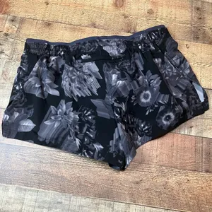 Nike Bundle Black & Floral DriFit Drawstring Lined Pockets Running Shorts Sz M thumbnail 4