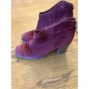 Clarks Women’s Burgundy Suede Ankle Boots Zip Block Heel Round Toe US 10 M thumbnail 4