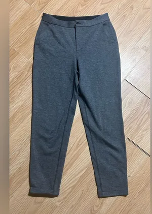 Women’s 6 LuLuLemon athletic button up pants grey thumbnail 1