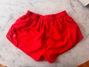 Lululemon Shorts Hotty Hot 2.5" Low-Rise thumbnail 2