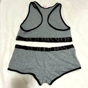 Victoria’s Secret sports bra & shortie set gray & black size M NWOT thumbnail 2