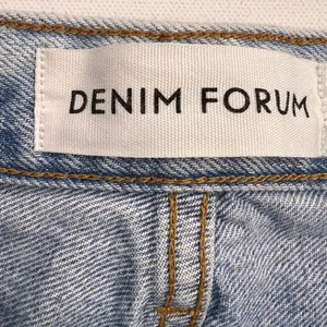 Aritzia Denim Forum The Boyfriend High Rise Loose Fit Jeans Button Fly Size 27 thumbnail 9