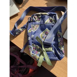 Vera Bradley Small Lorman‎ Sling Bag Blue Floral Cottagecore New NWT thumbnail 3