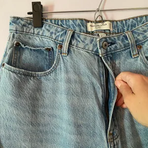 Abercrombie & Fitch The Loose High Rise Jeans Curve Love Light Wide Leg size 12 thumbnail 3