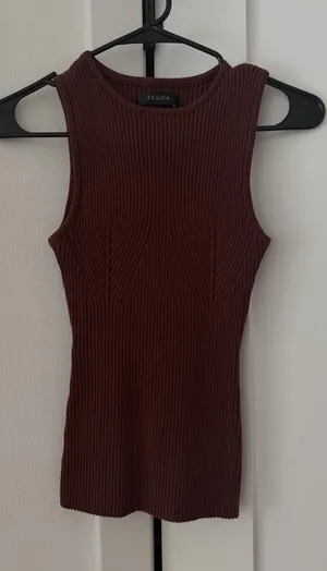 Sleeveless Ribbed Tank Top in Deep Brown by Zesica thumbnail 1