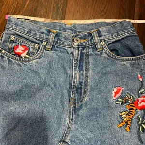 Disney Pooh Tigger Vintage Embroidered Denim Cropped Jeans thumbnail 5