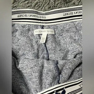 Victoria’s Secret Women’s Shorts Size Medium thumbnail 2