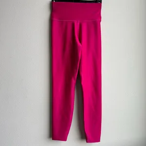 Alo Yoga 7/8 High Waist Shiny Airlift Legging Hot Fuschia Pink Calf Logo SZ XS thumbnail 2