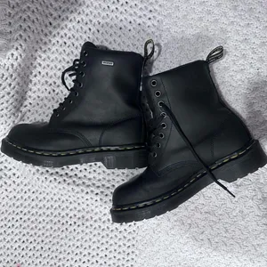 Dr. Martens WOMENS size 6 drywair Black Shoes waterproof thumbnail 5