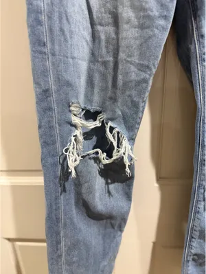 American Eagle Light Wash Mom Jeans Size 6 thumbnail 10