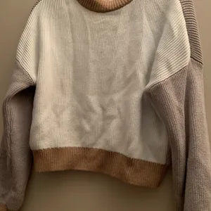 Abercrombie & Fitch Women's Sweater Top Shirt Size XS Brown Long Sleeve Knit thumbnail 2