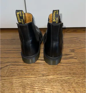 Dr. Martens Chelsea Boots thumbnail 4