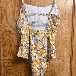 Retro Floral Square Neck Tummy Control One-Piece thumbnail 6